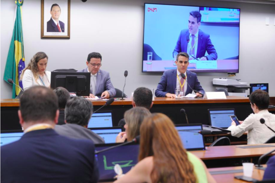 CNT alerta para risco de sobreposição regulatória em proposta que cria novo sistema para o setor de combustíveis