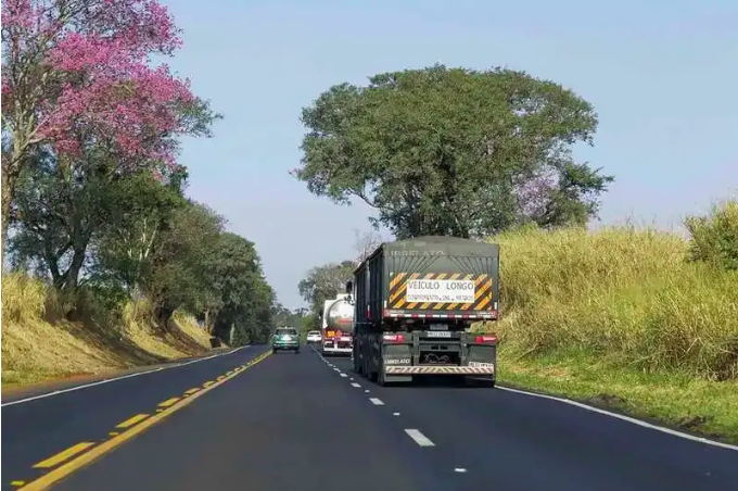 Caminhões serão pesados em rodovias do Paraná sem precisar parar em balanças