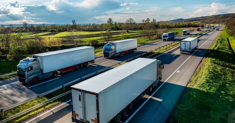 Transporte de cargas puxa crescimento do setor em fevereiro, revela IBGE