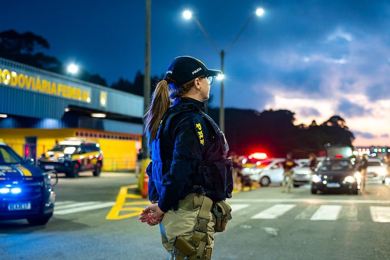 PRF reforça presença nas rodovias federais durante o feriado de Tiradentes