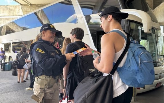 PRF inicia Operação Corpus Christi 2026 nas rodovias federais do Paraná