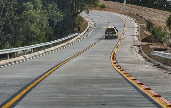 Paraná chega a quase mil quilômetros de rodovias e novas estradas em concreto