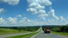 Sono ao volante está entre os fatores mais associados a acidentes graves nas rodovias brasileiras