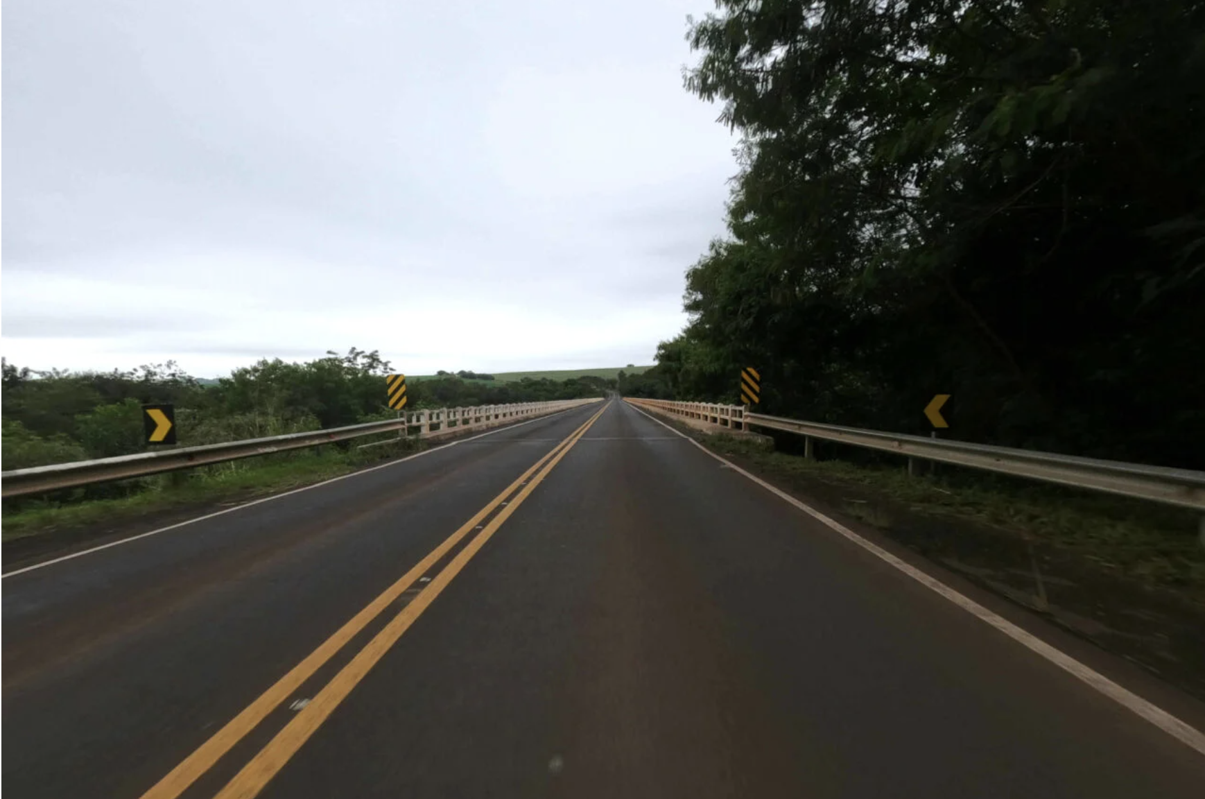 DER restringe veículos acima de 36 toneladas em trechos de rodovias do Paraná