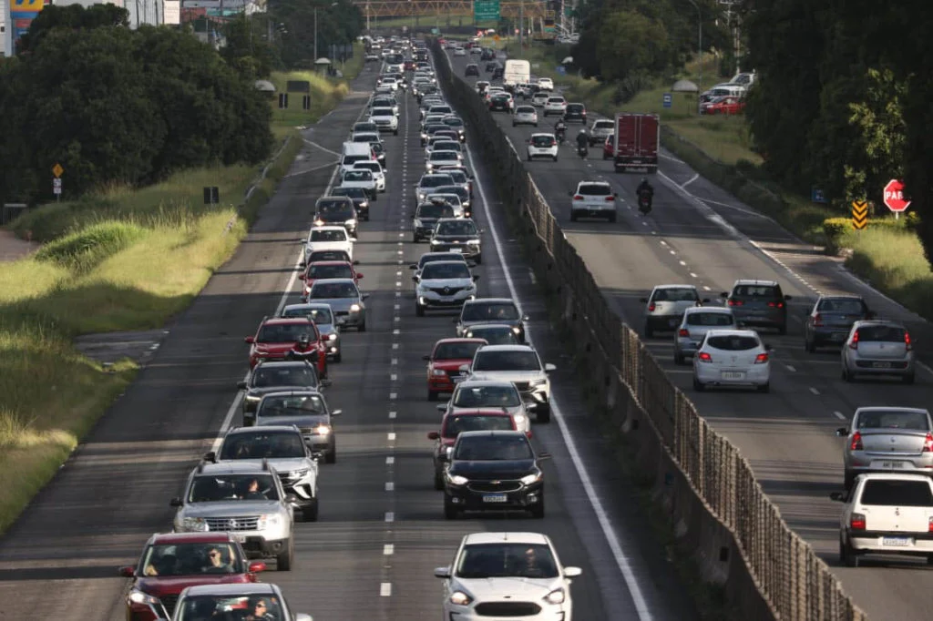 Restrição de caminhões começa nesta sexta-feira nas rodovias do Paraná