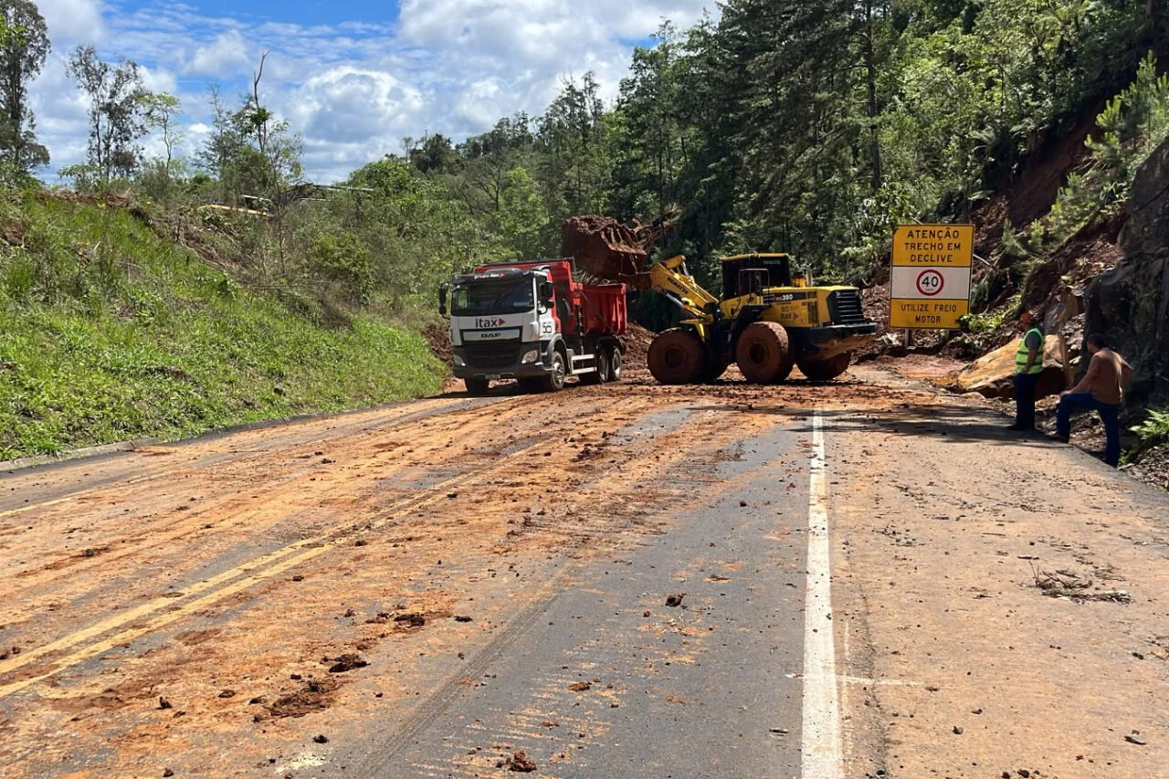 Obras e chuva interditam trechos de rodovias no Paraná nesta semana; veja locais com bloqueios