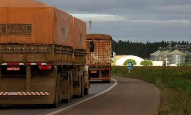 Chuvas intensas no Paraná elevam riscos e custos para o transporte de cargas